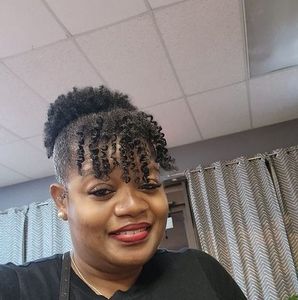 Meet your Posher, Derika